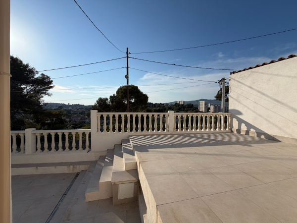 Offres de location Maison de village Marseille 13013